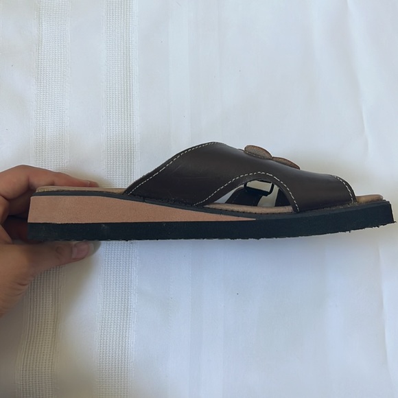 Size 3 Girls (US) Brown & Tan Flower Sandals - Picture 8 of 13